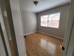 4660 Saratoga Ave in San Diego, CA - Building Photo - Building Photo