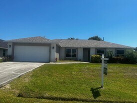 3226 SE Pinto St in Port St. Lucie, FL - Building Photo