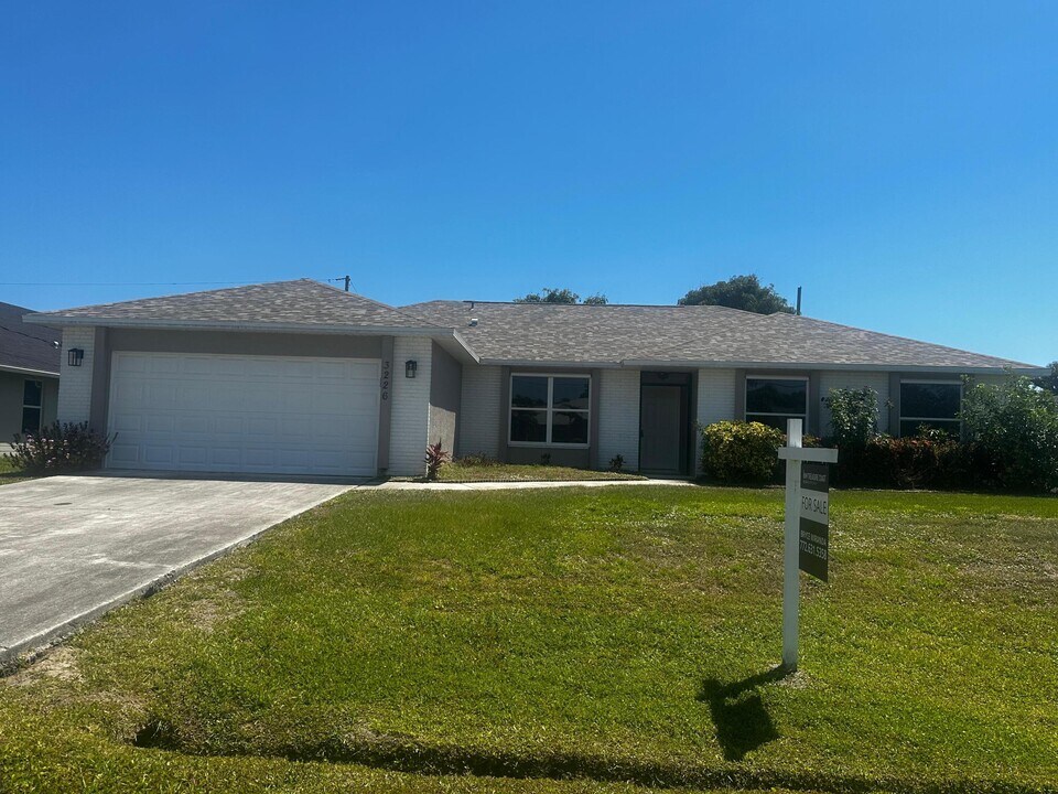 3226 SE Pinto St in Port St. Lucie, FL - Building Photo
