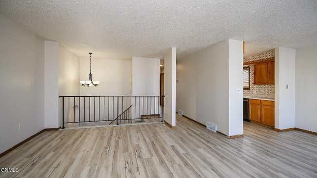 1731 5th Ave NE in Beulah, ND - Foto de edificio - Building Photo