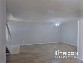 4715 Grove Point Dr in Tampa, FL - Building Photo - Building Photo