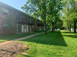 Pacific Village Apartments in Pacific, MO - Building Photo - Building Photo