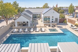 Pavilion Townplace at Inwood Village Apart in Dallas, TX - Building Photo