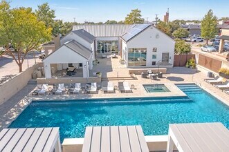 Pavilion Townplace at Inwood Village Apart in Dallas, TX - Foto de edificio - Building Photo