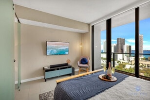 90 NE 17th St in Miami, FL - Building Photo