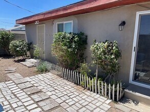 601 Burton St in Henderson, NV - Building Photo - Building Photo