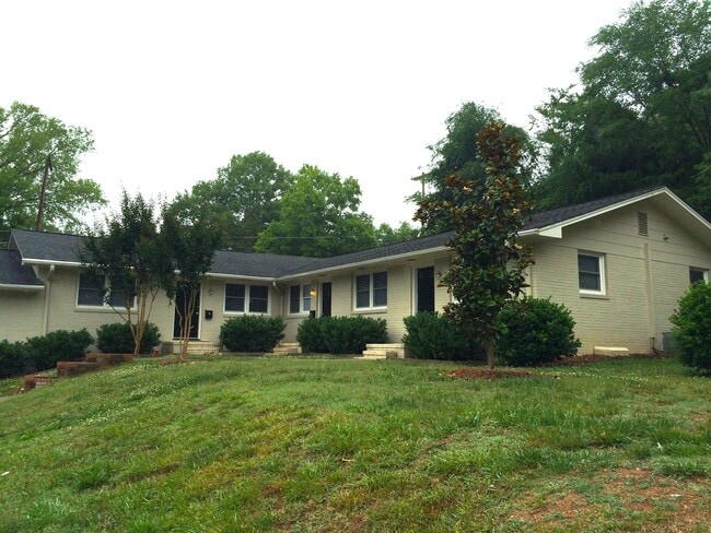 611 Hillsborough St in Chapel Hill, NC - Building Photo - Building Photo