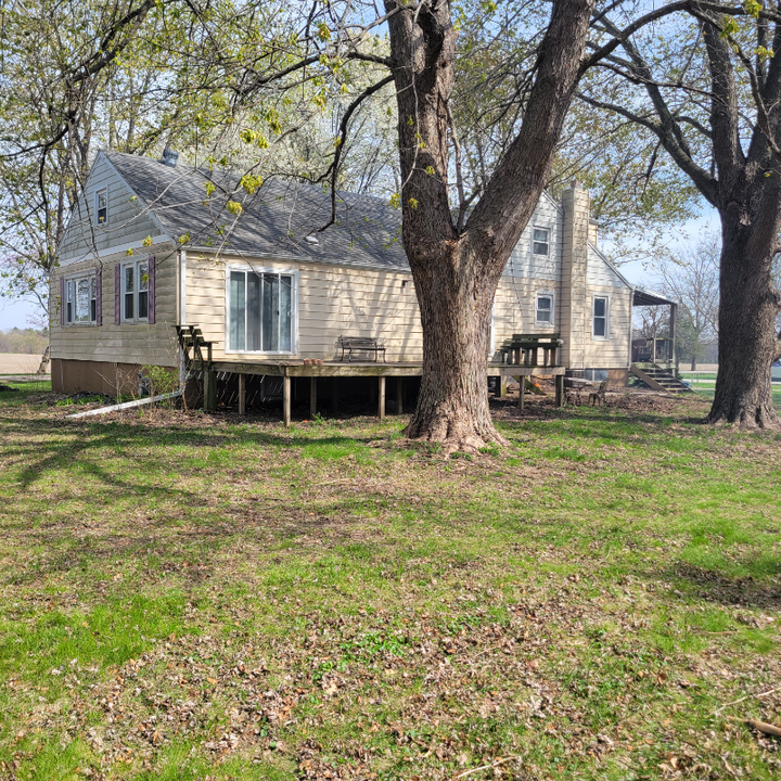 9502 W Farmington Rd in Hanna City, IL - Foto de edificio