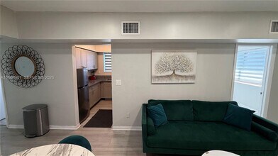 10000 E Bay Harbor Dr in Bay Harbor Islands, FL - Building Photo - Building Photo