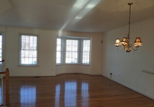 3950 Royal Lytham Dr in Fairfax, VA - Foto de edificio - Building Photo