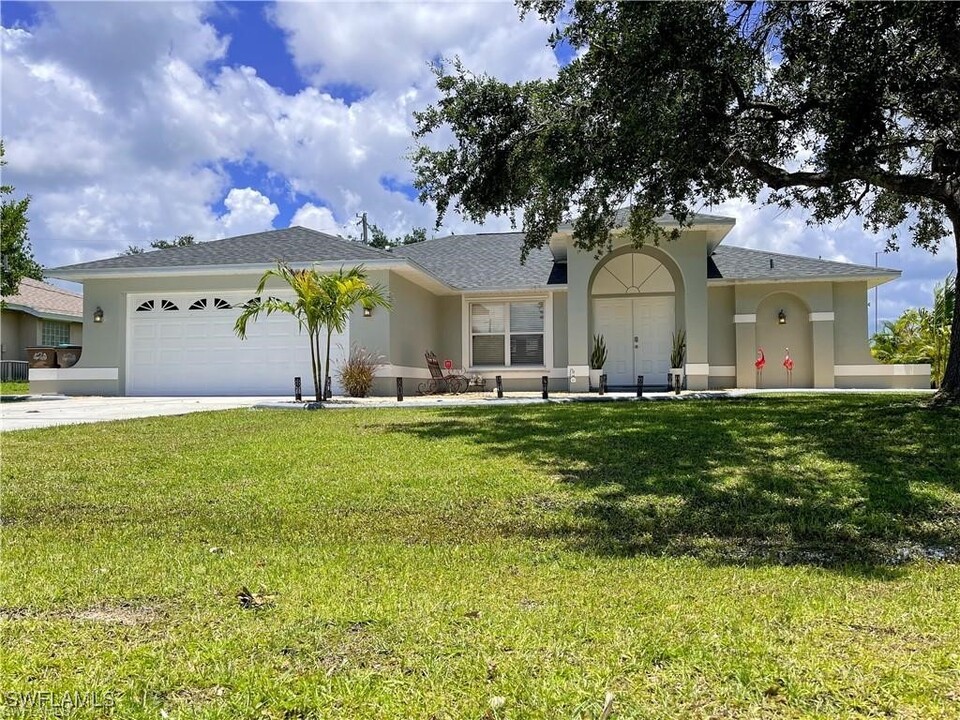 425 SE 19th St in Cape Coral, FL - Building Photo