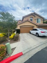 402 Ferrara Way in Vista, CA - Building Photo