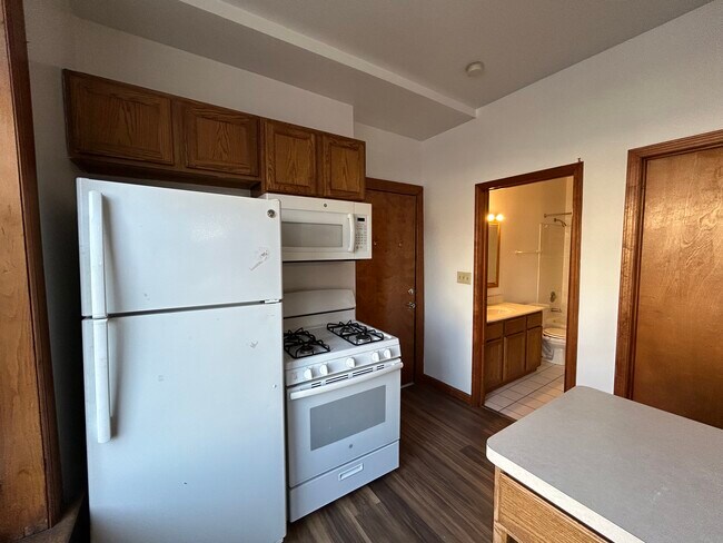 property at 3464 N Clark St