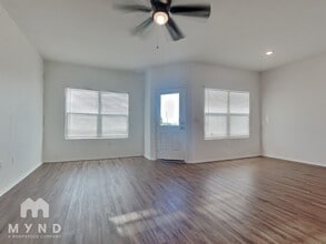 7125 Spotted Leaf Wy in Austin, TX - Building Photo - Building Photo
