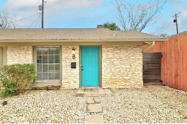 property at 5412 Manor Rd