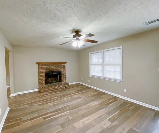 6341 Spout Springs Rd in Flowery Branch, GA - Building Photo - Building Photo