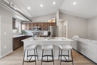 Independence Townhomes in Fargo, ND - Foto de edificio - Building Photo