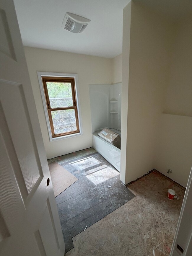 5 Oak St, Unit 1 in Clinton, MA - Building Photo - Building Photo
