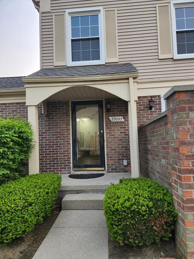 23707 Stonehenge Blvd Rentals in Novi, MI