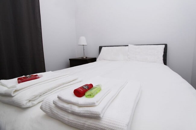 3774 De Bullion Rue in Montréal, QC - Building Photo - Building Photo