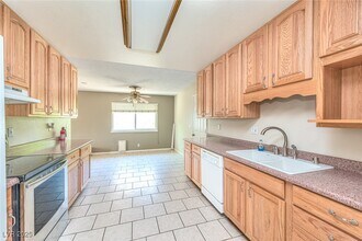 6417 Bristol Way in Las Vegas, NV - Building Photo - Building Photo