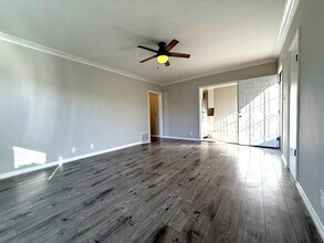 1938 S Rimpau Blvd, Unit 1938 in Los Angeles, CA - Building Photo - Building Photo