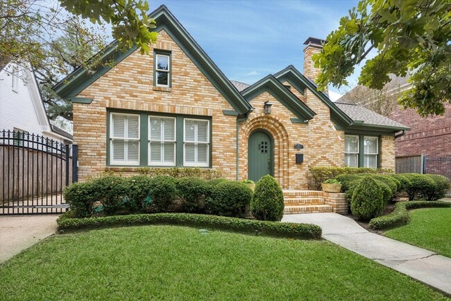 property at 2807 Lafayette St