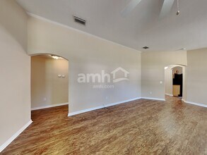 10047 Perthshire Cir in Land O Lakes, FL - Foto de edificio - Building Photo