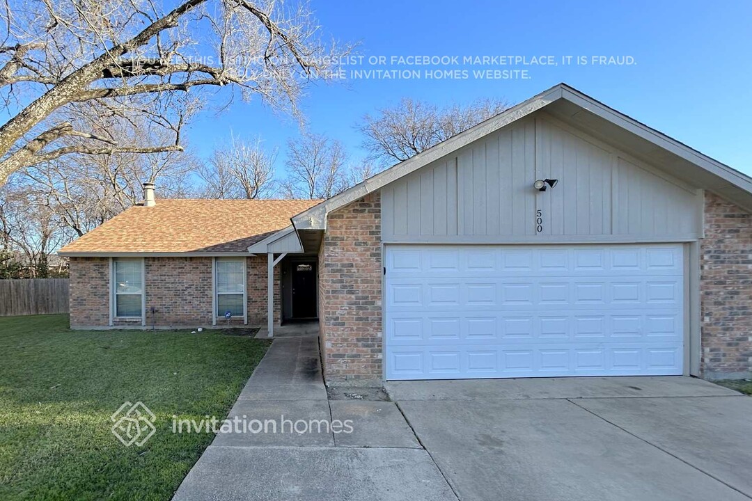 500 Nora Ln in Desoto, TX - Foto de edificio