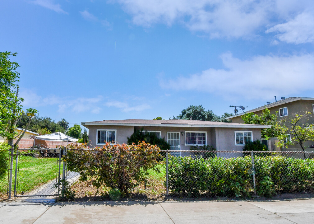 958 S Garey Ave in Pomona, CA - Building Photo