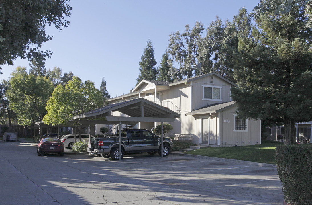 Meridian Apartments in Hollister, CA - Foto de edificio