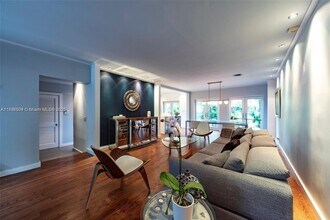 811 NE 71st St in Miami, FL - Building Photo - Building Photo