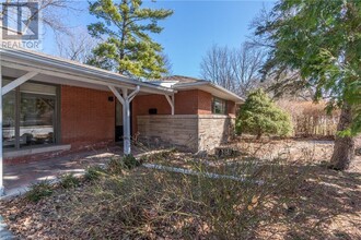 46 Osler Dr in Hamilton, ON - Building Photo - Building Photo