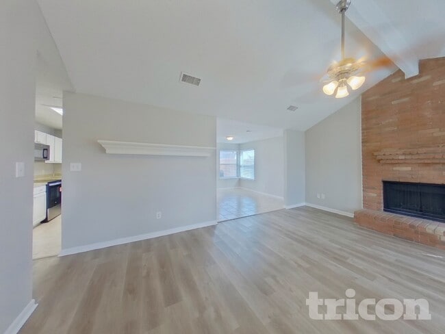 2674 Steppington St, Unit Apartment in Grand Prairie, TX - Building Photo - Building Photo