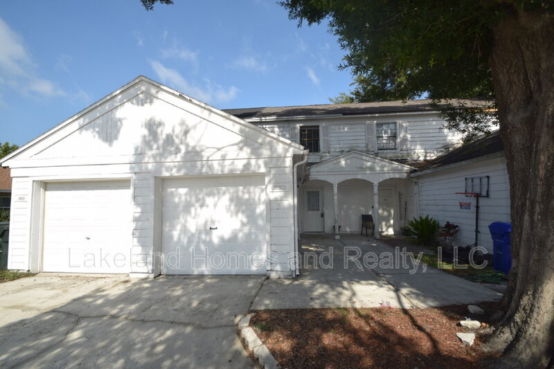 1821 Crystal Grove Dr in Lakeland, FL - Building Photo