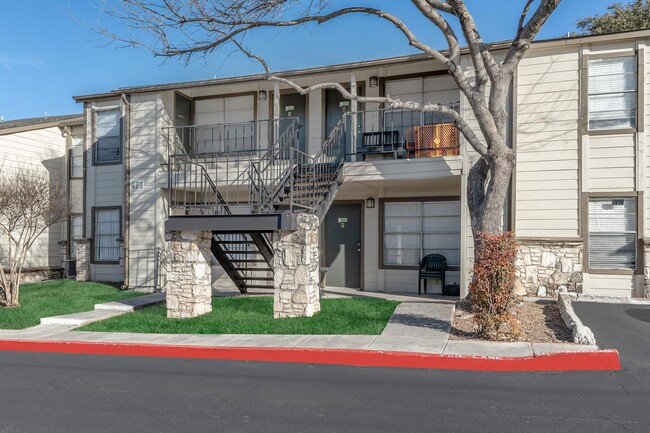 University Cove Apartments in San Antonio, TX - Building Photo - Building Photo