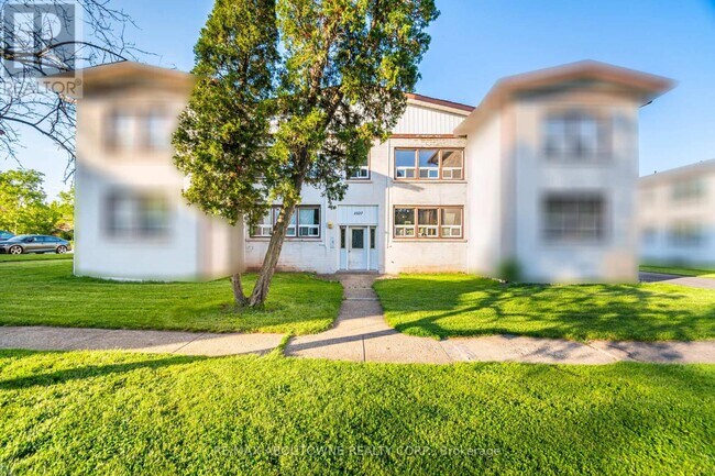 1037-1037 Churchill Ave in Oakville, ON - Building Photo - Building Photo