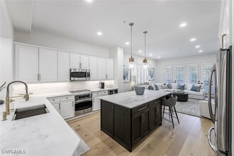 2630 Bolero Dr in Naples, FL - Foto de edificio - Building Photo