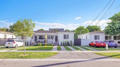 2772 SW 25th St in Miami, FL - Foto de edificio - Building Photo