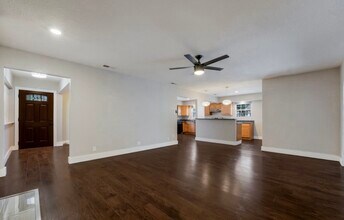 5723 Bogart Dr in San Antonio, TX - Foto de edificio - Building Photo