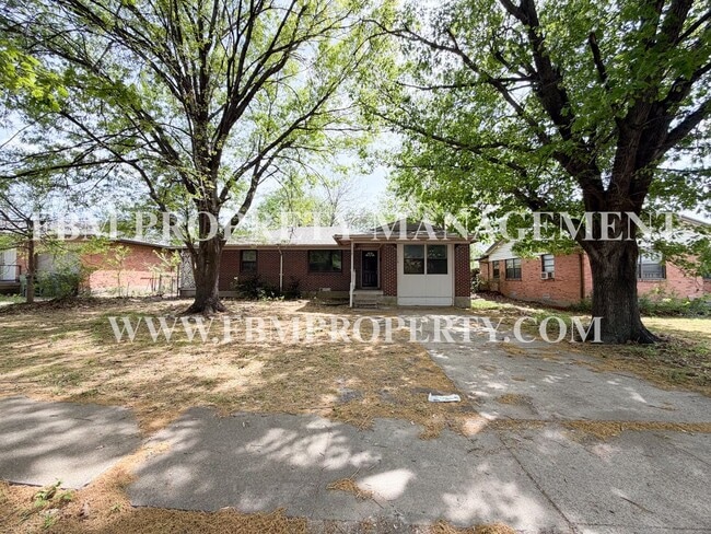 property at 118 Brazos St