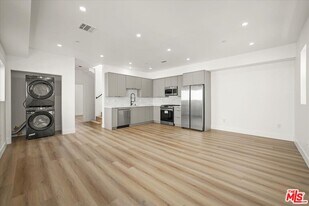 914 N Hudson Ave in Los Angeles, CA - Building Photo