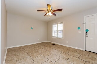 209 Stones River Rd in La Vergne, TN - Building Photo - Building Photo