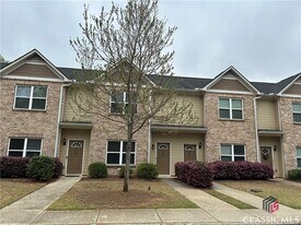 1490 Binghampton Cir in Bogart, GA - Building Photo