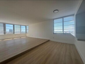 8000 Harding Ave in Miami Beach, FL - Building Photo - Building Photo