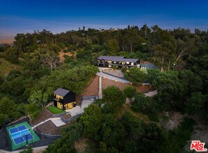 3140 Coldwater Canyon Ave in Los Angeles, CA - Building Photo - Building Photo