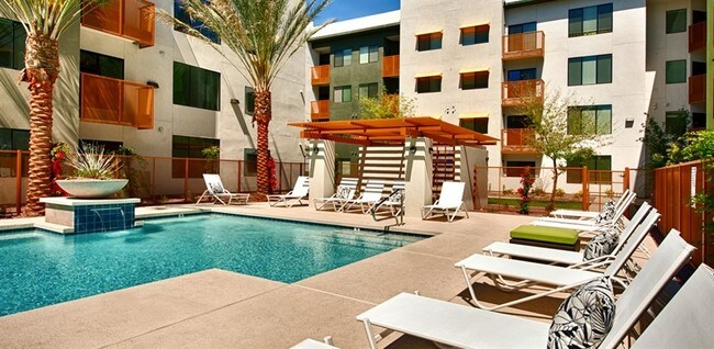 Cactus Forty-2 in Phoenix, AZ - Building Photo - Building Photo