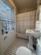 11 Gray St, Unit 8 in Cambridge, MA - Foto de edificio - Building Photo