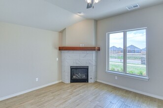 9329 Northwest 142nd Street in Yukon, OK - Foto de edificio - Building Photo