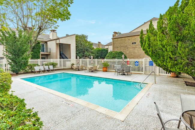 property at 7128 N Holiday Dr